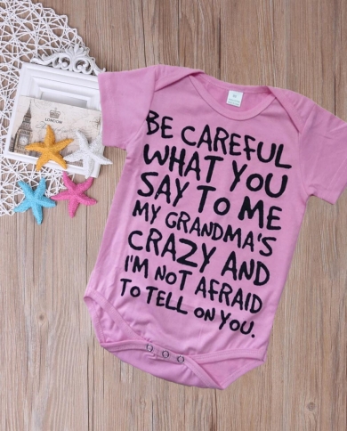 בגף גוף תינוקות בשילוב כתוביות במגוון צבעים