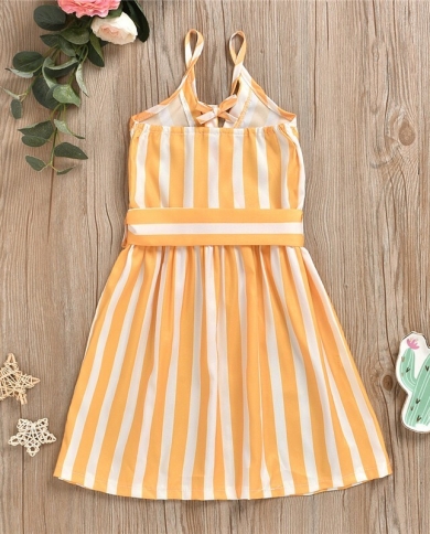 שמלת כתפיות בשילוב כפתורים ופסים