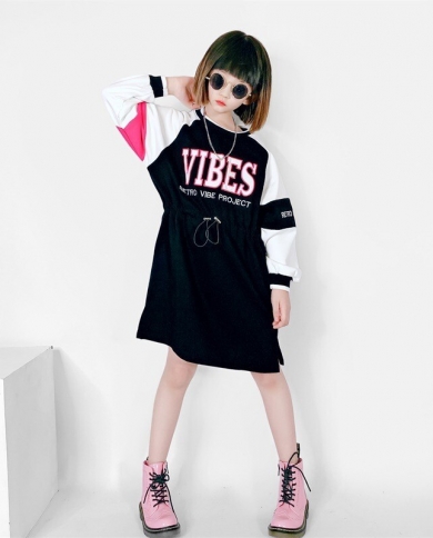 שמלת ילדים עם כיתוב