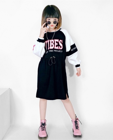 שמלת ילדים עם כיתוב