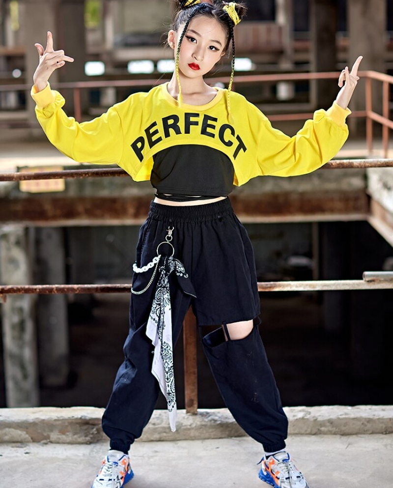 Girl hip hop outfit 2025