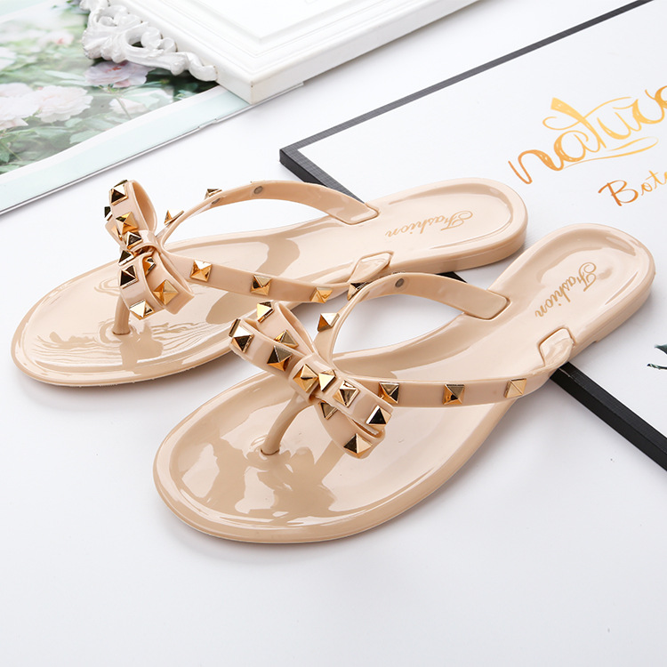 151 Fashion Women Slippers Flip Flops Summer Shoes Beach Rivets Big Bow Flat Sandals Shoes For Women 2023 Sandalias Chaussur Description